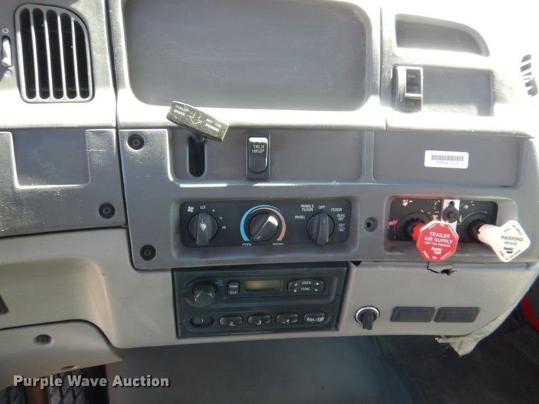 image for item DL0169 1999 Sterling L7501  semi truck