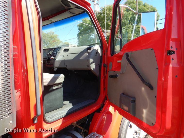 image for item DL0169 1999 Sterling L7501  semi truck