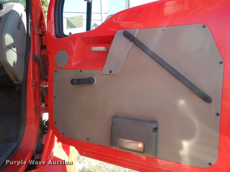 image for item DL0169 1999 Sterling L7501  semi truck