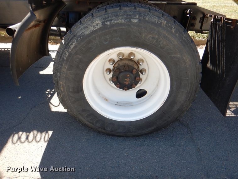 image for item DL0169 1999 Sterling L7501  semi truck