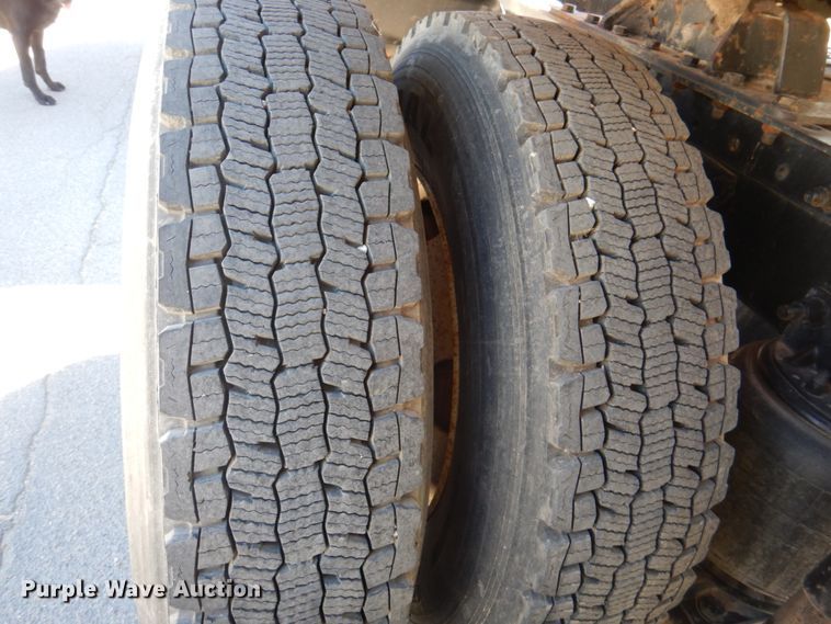 image for item DL0169 1999 Sterling L7501  semi truck