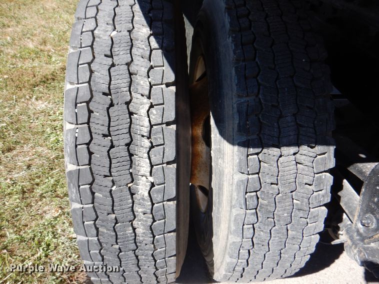 image for item DL0169 1999 Sterling L7501  semi truck