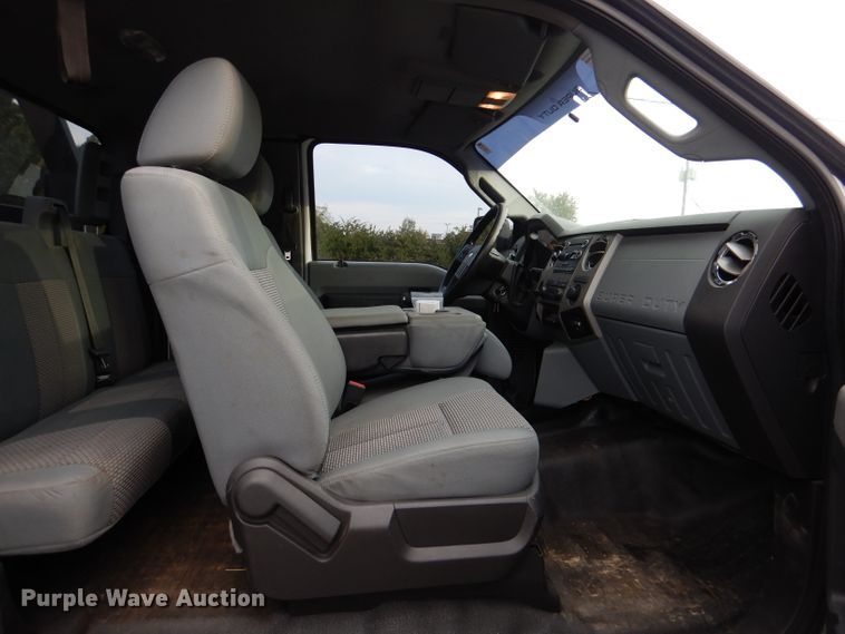 image for item DL3175 2017 Ford F650 Super Duty  rollback truck