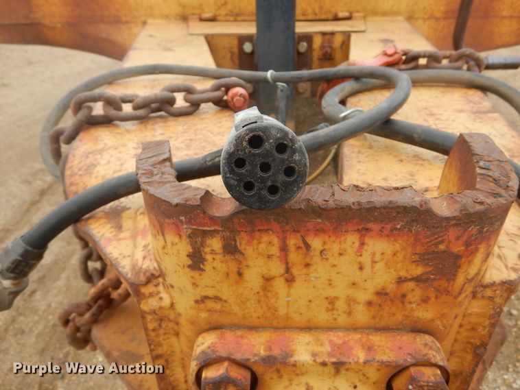 image for item DL6325 1992 Towmaster  equipment trailer