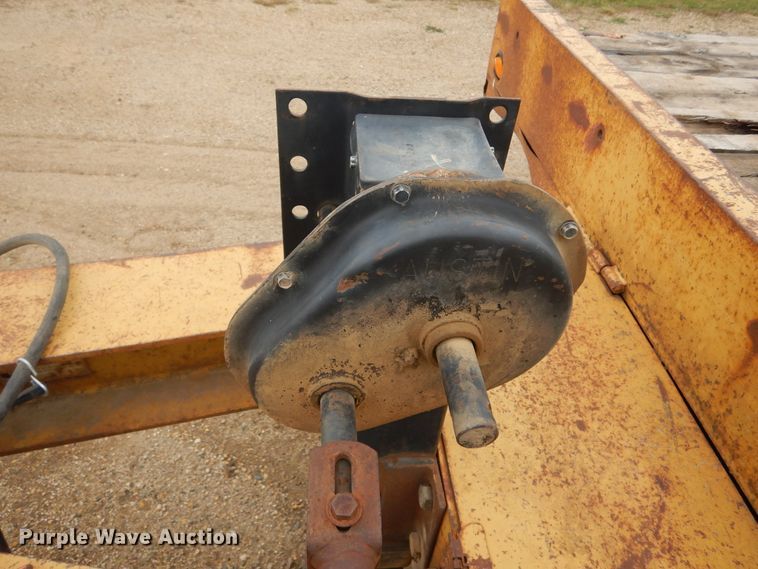 image for item DL6325 1992 Towmaster  equipment trailer