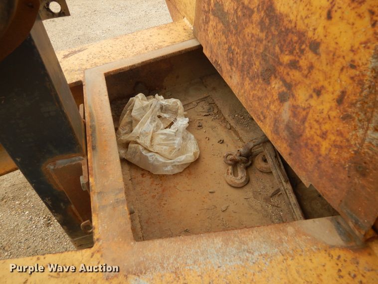 image for item DL6325 1992 Towmaster  equipment trailer