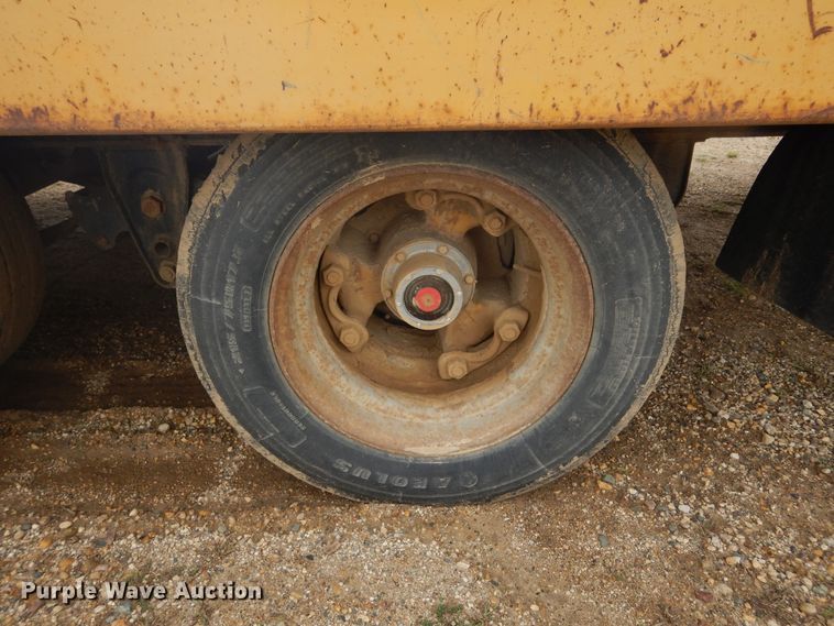 image for item DL6325 1992 Towmaster  equipment trailer