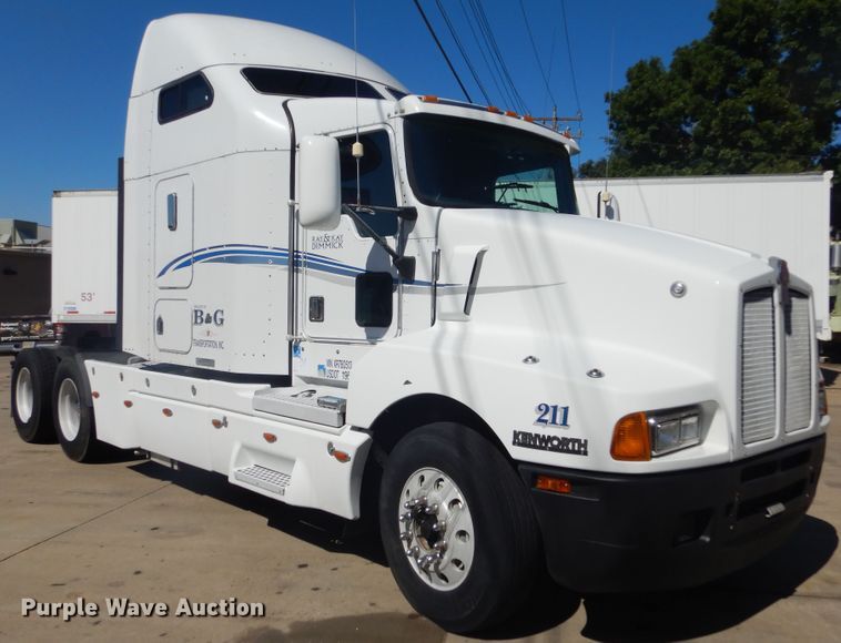 image for item DL6331 1999 Kenworth T600  semi truck