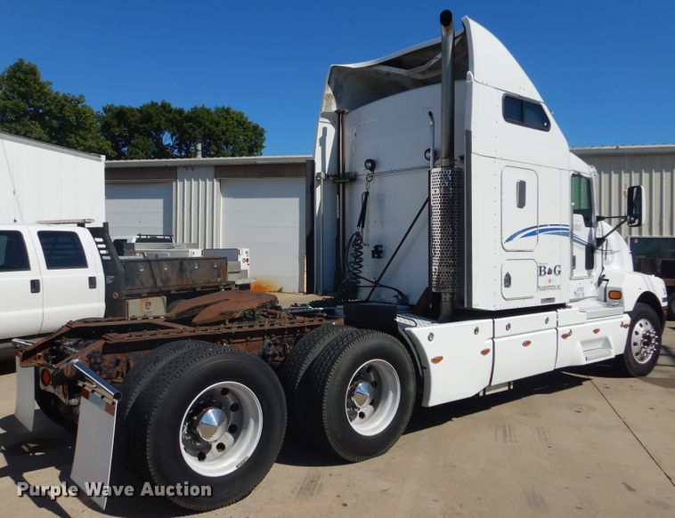 image for item DL6331 1999 Kenworth T600  semi truck