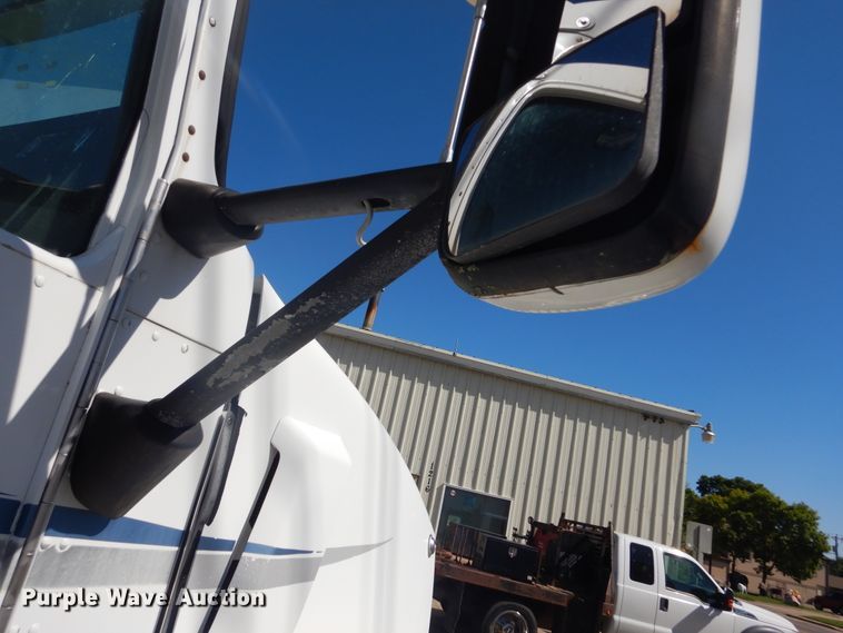 image for item DL6331 1999 Kenworth T600  semi truck