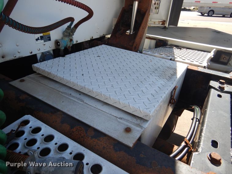 image for item DL6331 1999 Kenworth T600  semi truck