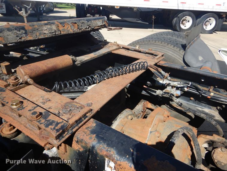 image for item DL6331 1999 Kenworth T600  semi truck