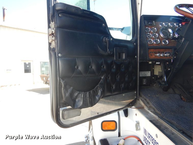 image for item DL6331 1999 Kenworth T600  semi truck