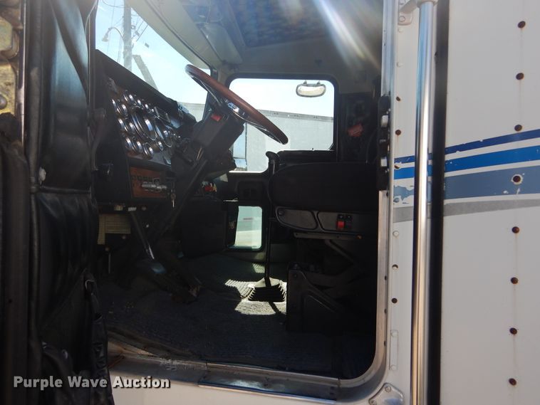 image for item DL6331 1999 Kenworth T600  semi truck