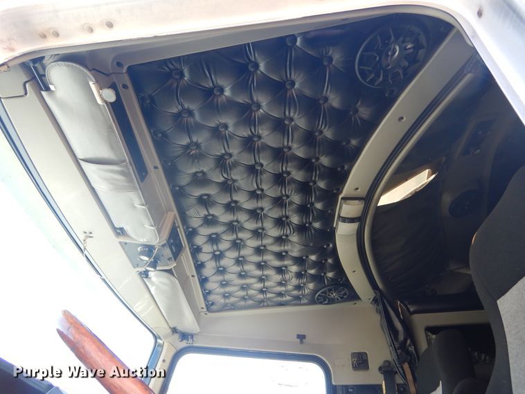 image for item DL6331 1999 Kenworth T600  semi truck