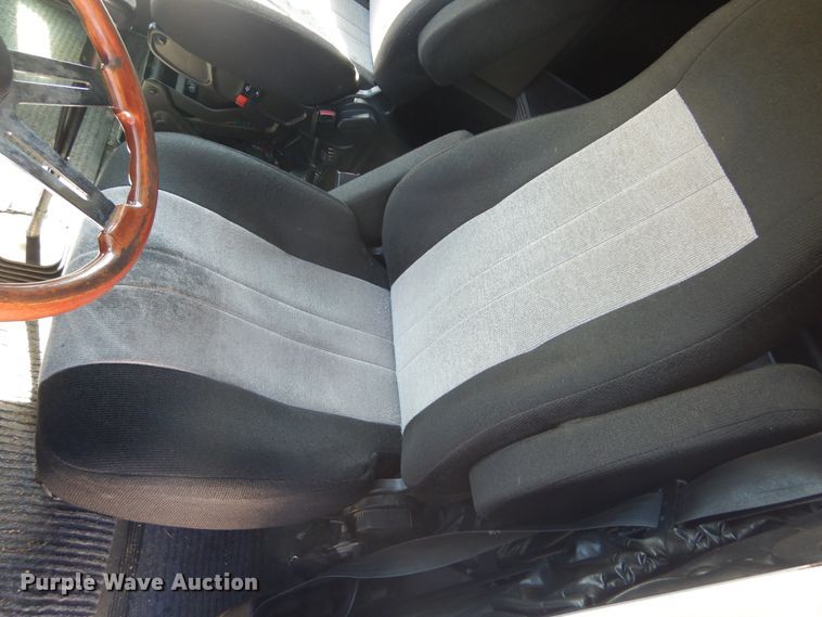 image for item DL6331 1999 Kenworth T600  semi truck