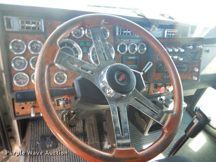 image for item DL6331 1999 Kenworth T600  semi truck