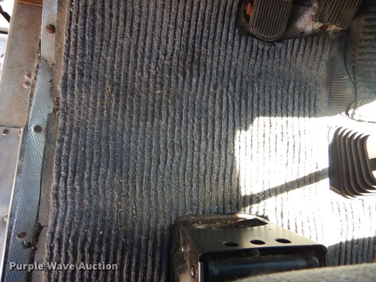 image for item DL6331 1999 Kenworth T600  semi truck