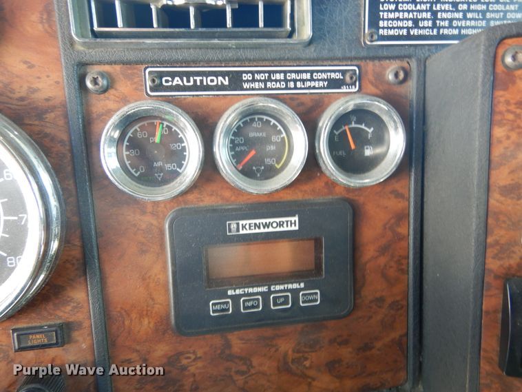 image for item DL6331 1999 Kenworth T600  semi truck