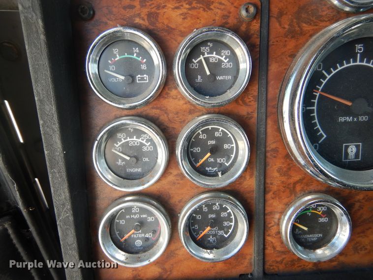 image for item DL6331 1999 Kenworth T600  semi truck