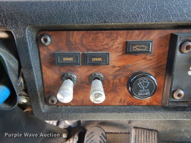 image for item DL6331 1999 Kenworth T600  semi truck