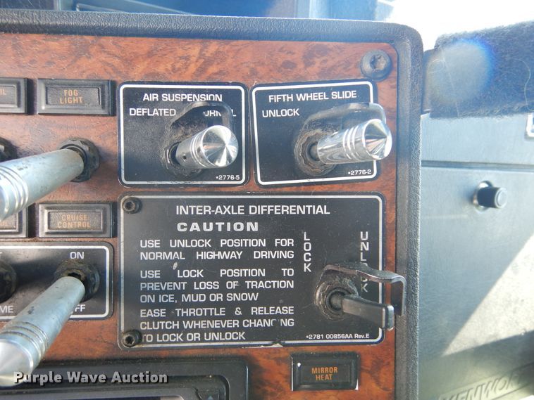 image for item DL6331 1999 Kenworth T600  semi truck