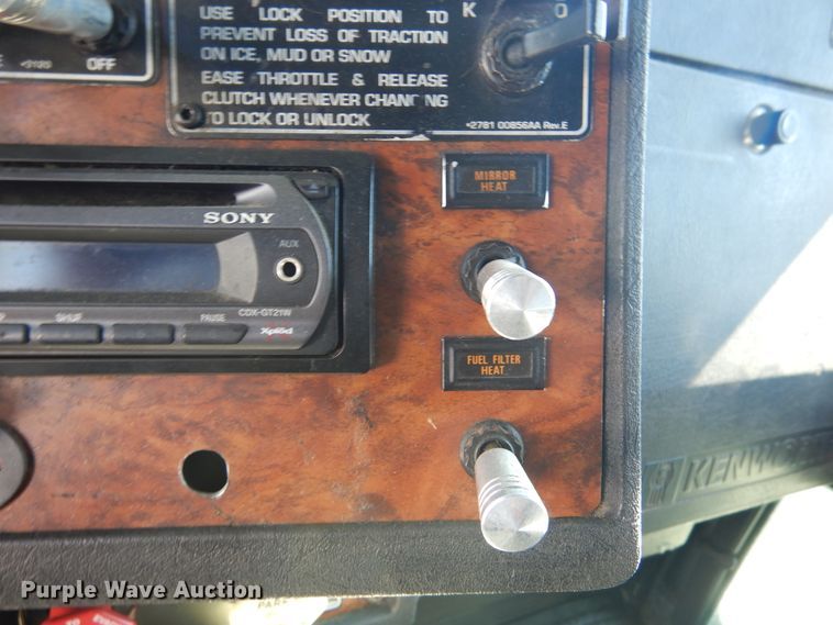 image for item DL6331 1999 Kenworth T600  semi truck