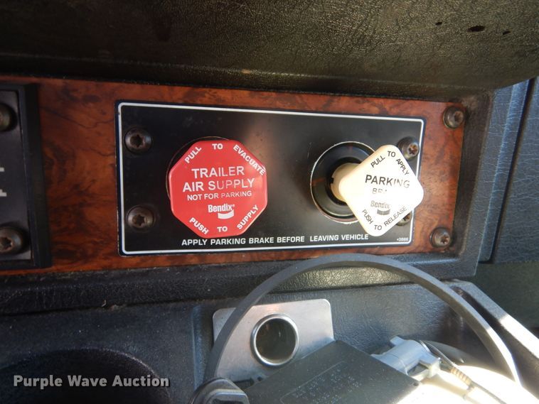 image for item DL6331 1999 Kenworth T600  semi truck