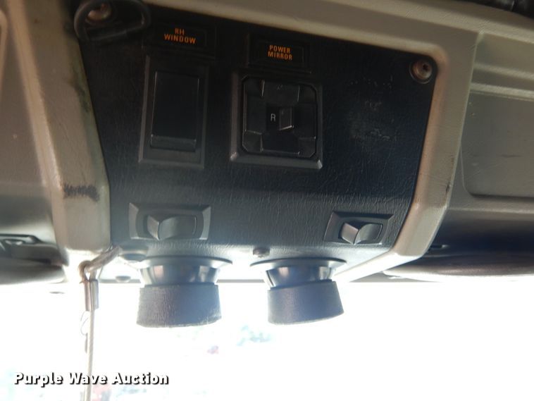 image for item DL6331 1999 Kenworth T600  semi truck