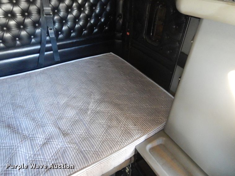 image for item DL6331 1999 Kenworth T600  semi truck