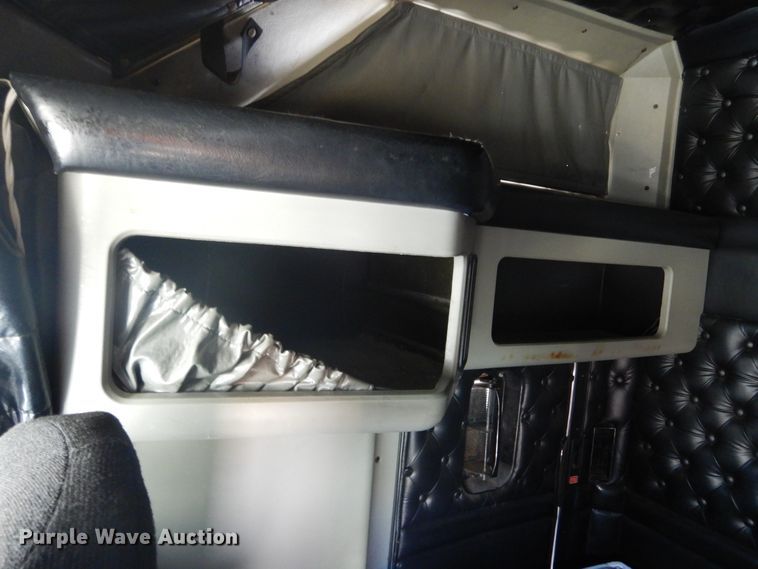 image for item DL6331 1999 Kenworth T600  semi truck