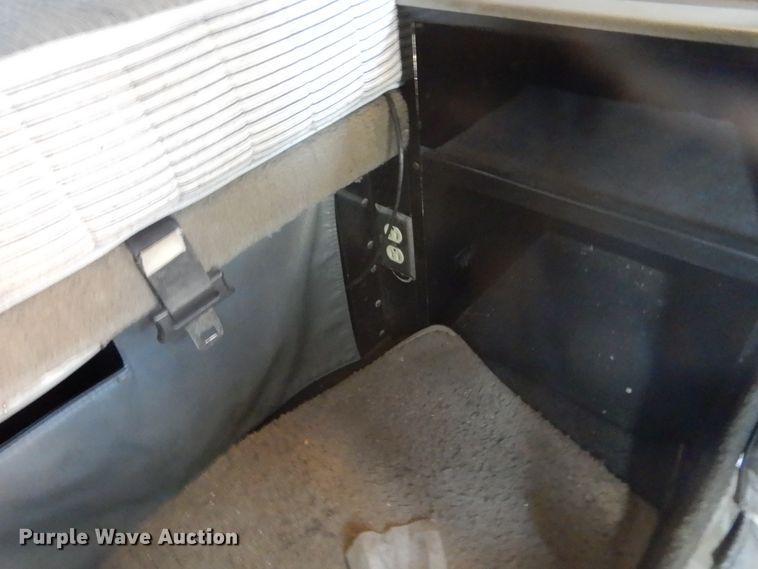 image for item DL6331 1999 Kenworth T600  semi truck