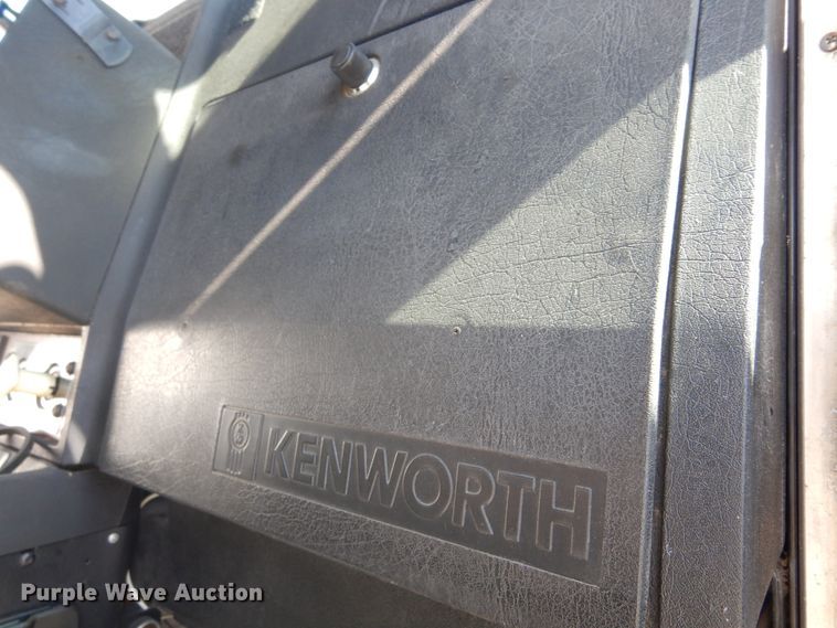 image for item DL6331 1999 Kenworth T600  semi truck