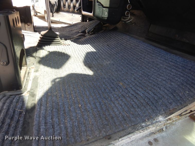 image for item DL6331 1999 Kenworth T600  semi truck