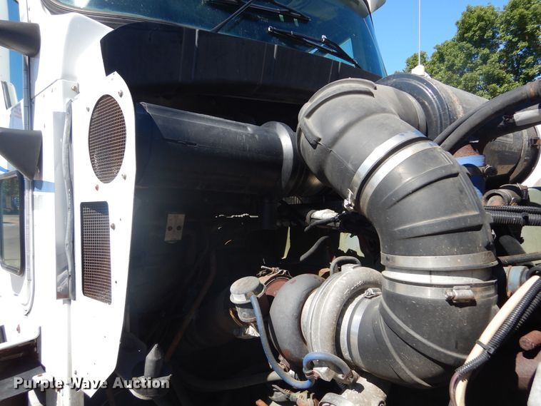 image for item DL6331 1999 Kenworth T600  semi truck