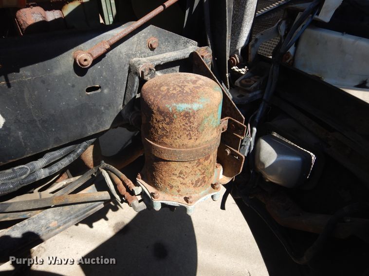 image for item DL6331 1999 Kenworth T600  semi truck