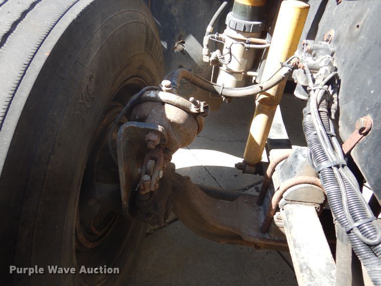 image for item DL6331 1999 Kenworth T600  semi truck