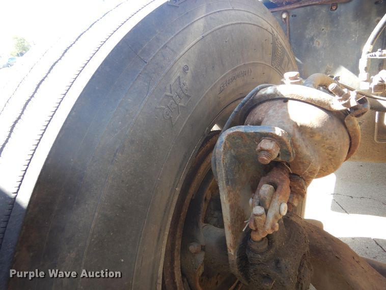 image for item DL6331 1999 Kenworth T600  semi truck