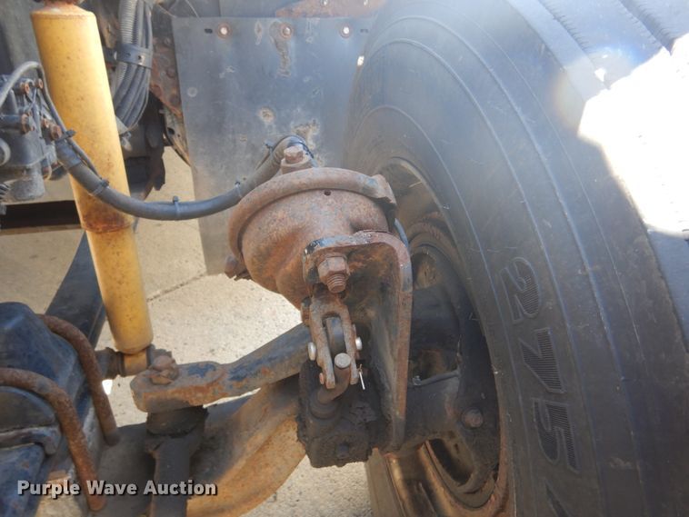 image for item DL6331 1999 Kenworth T600  semi truck