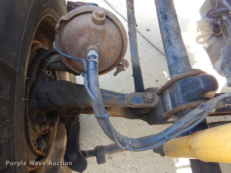 image for item DL6331 1999 Kenworth T600  semi truck