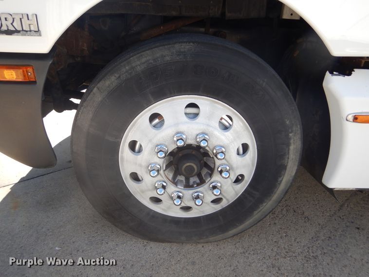 image for item DL6331 1999 Kenworth T600  semi truck