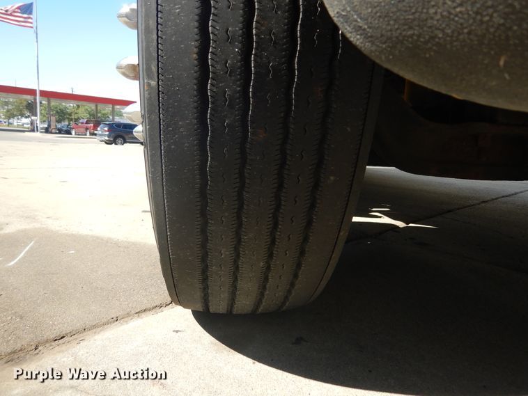 image for item DL6331 1999 Kenworth T600  semi truck