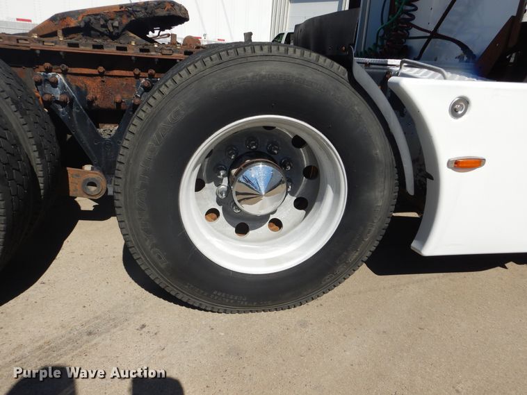 image for item DL6331 1999 Kenworth T600  semi truck