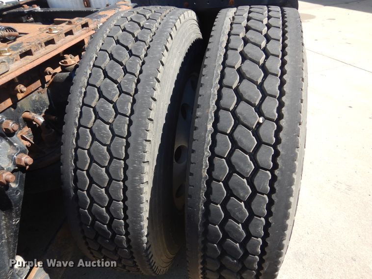 image for item DL6331 1999 Kenworth T600  semi truck