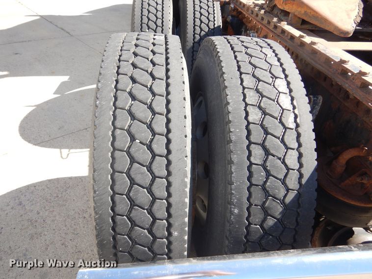 image for item DL6331 1999 Kenworth T600  semi truck