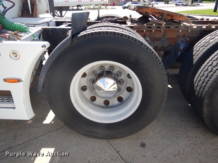 image for item DL6331 1999 Kenworth T600  semi truck