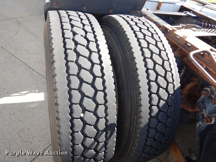 image for item DL6331 1999 Kenworth T600  semi truck