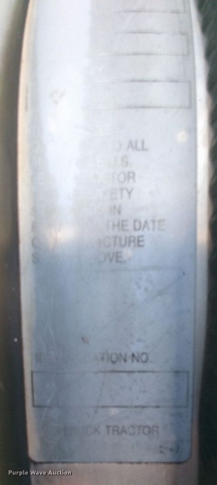 image for item DL6331 1999 Kenworth T600  semi truck