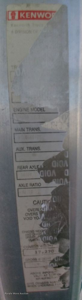 image for item DL6331 1999 Kenworth T600  semi truck