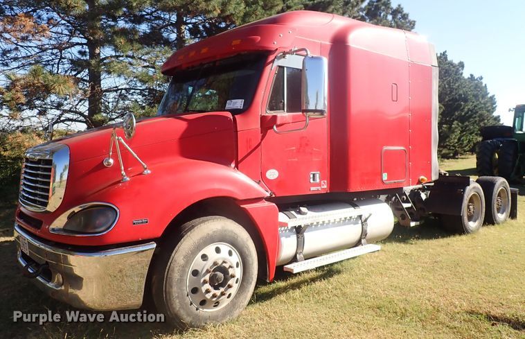 image for item DL7644 2010 Freightliner Columbia  semi truck